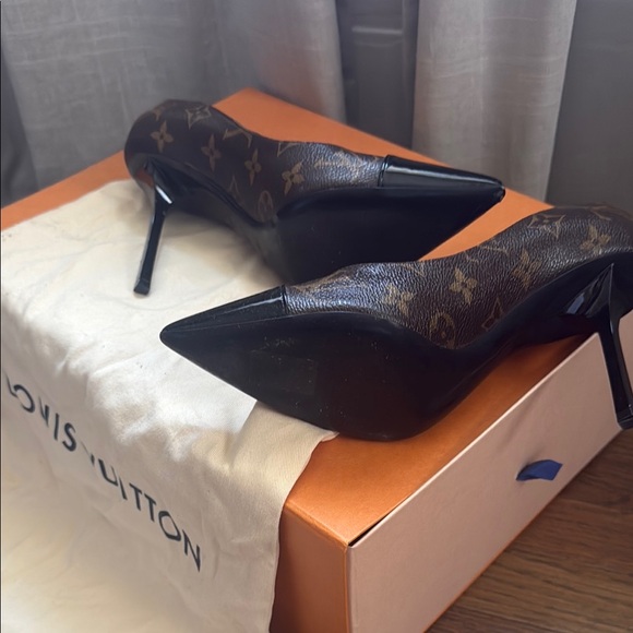 Louis Vuitton Black High Heels with Glossy Finish - Picture 6 of 8